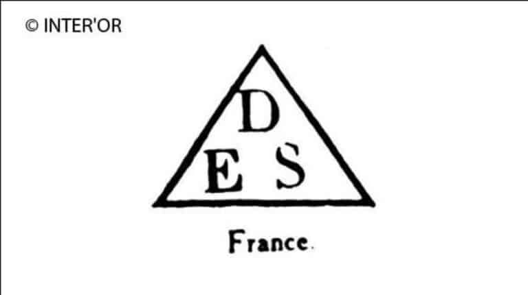 Lettres des dans un triangle