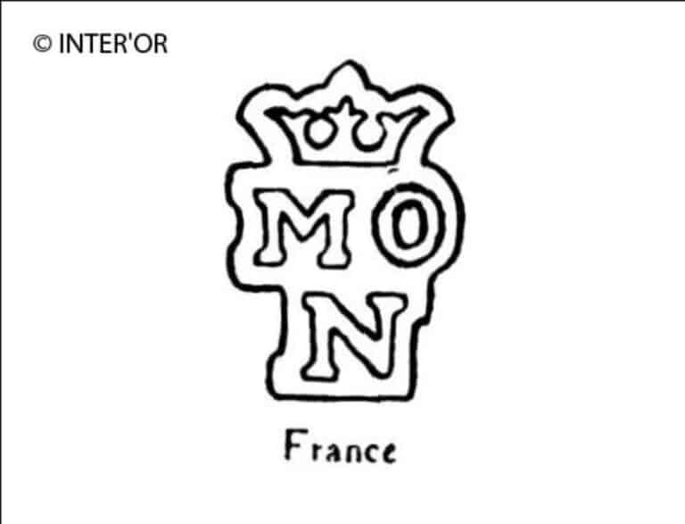 Lettres m n o couronnees