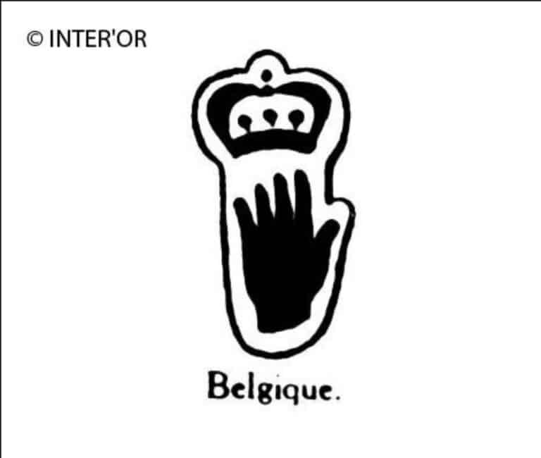 Main droite couronnee