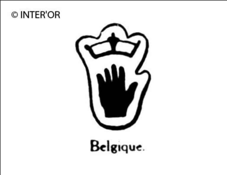 Main droite couronnee