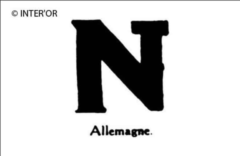 Majuscule n