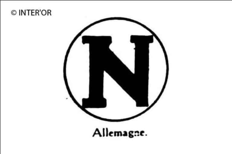 Majuscule n